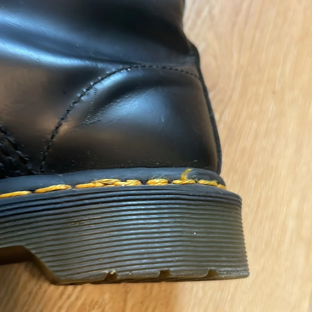 Dr.Martens Black Ankle Boots Size EU38 / 7 Gently Used